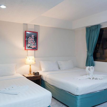 Отель Simple Boutique Seabreeze Patong Экстерьер фото