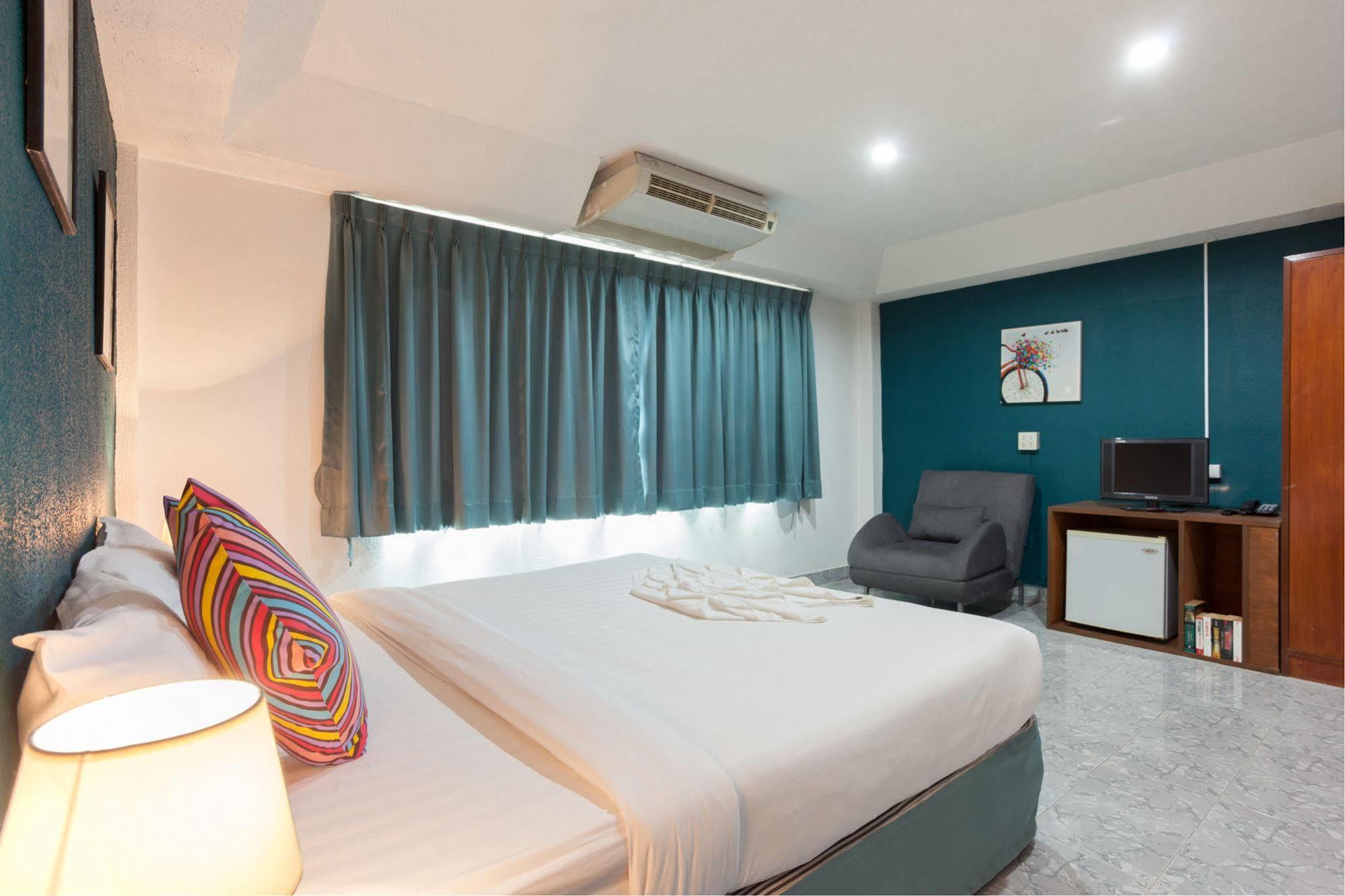 Отель Simple Boutique Seabreeze Patong Экстерьер фото